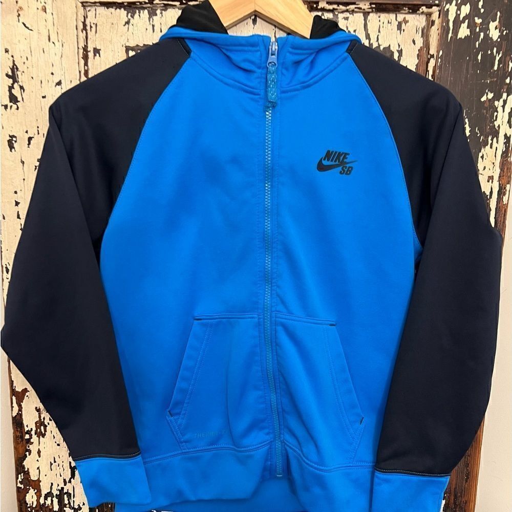 Kids Nike SB skateboarding two tone full zip hoodie. Size Medium. 10-12 yrs old